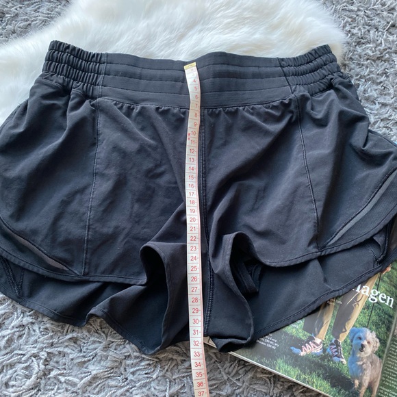 lululemon athletica Hotty Hot Low-Rise Lined Short - Picture 9 of 9